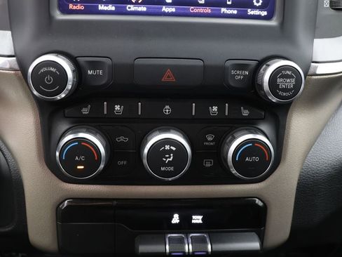 Used 2019 RAM 1500 Laramie AWD/4WD image 26