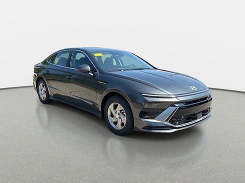 New 2025 Hyundai Sonata SE image 3