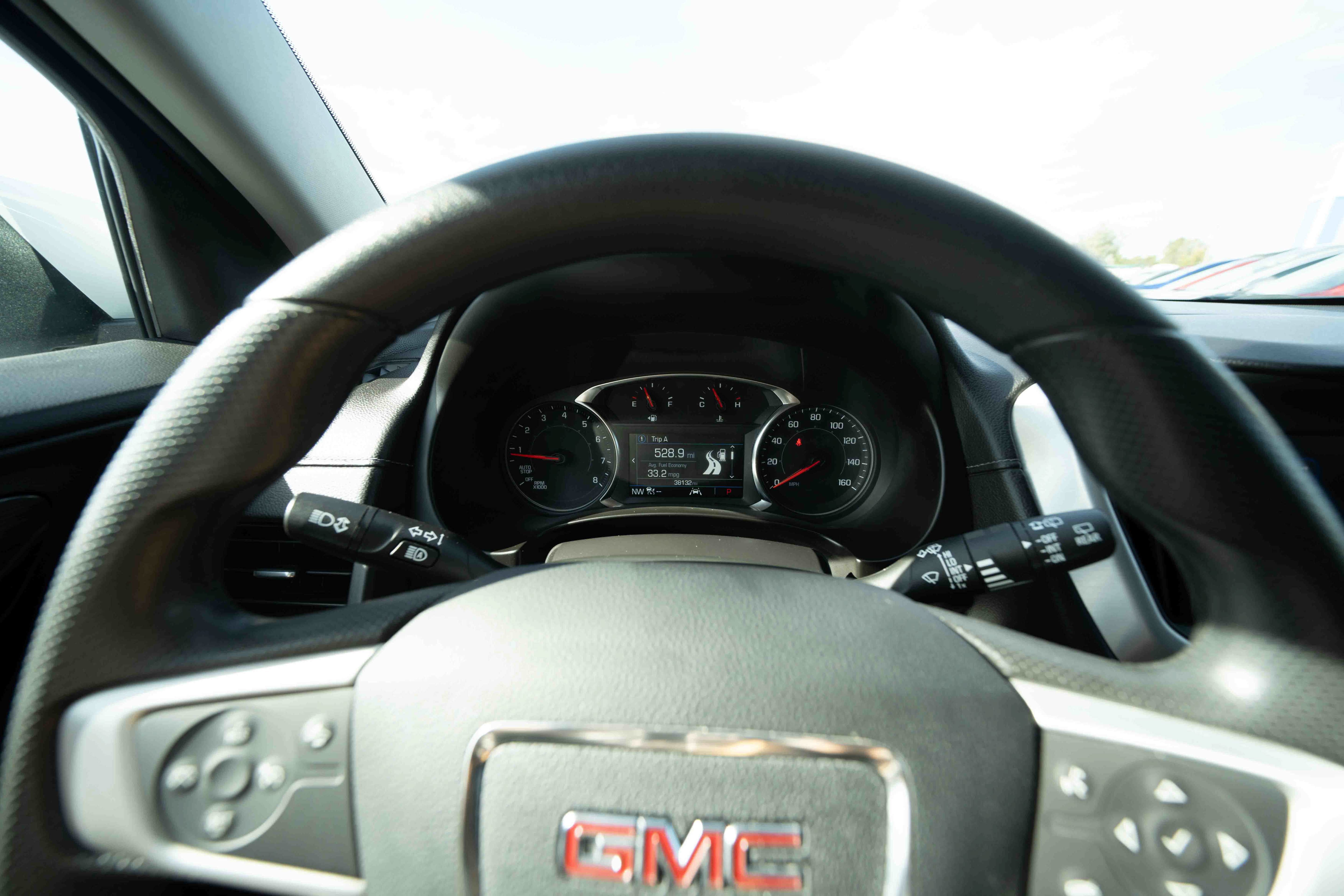 Used 2024 GMC Terrain SLE w/ Driver Convenience Package FWD image 15