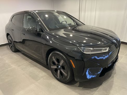 Used 2024 BMW iX xDrive50 w/ Sport Package AWD/4WD image 3