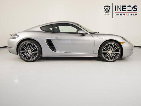 Used 2025 Porsche 718 Cayman image 4