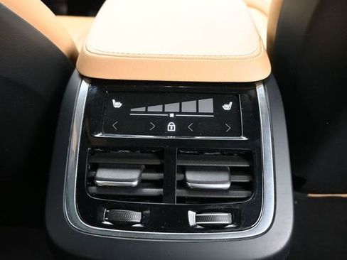 Used 2023 Volvo XC90 B6 Ultimate w/ Protection Package Premier AWD/4WD image 36