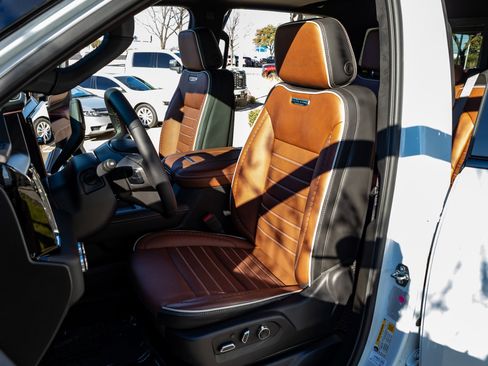 Used 2026 GMC Sierra 3500 Denali Ultimate image 30