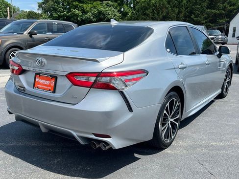 Used 2019 Toyota Camry SE FWD image 7