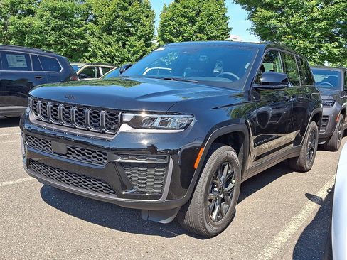 New 2026 Jeep Grand Cherokee Altitude AWD/4WD image 1
