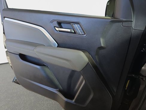 Used 2025 Chevrolet Colorado ZR2 w/ Technology Package AWD/4WD image 29