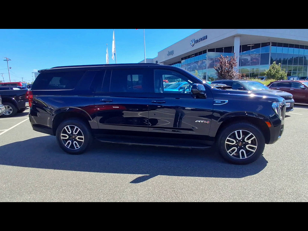 Used 2023 GMC Yukon XL AT4 AWD/4WD image 9