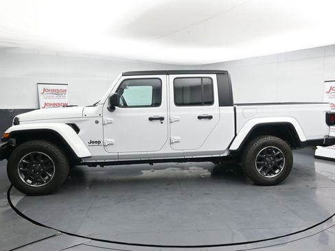 Used 2023 Jeep Gladiator Overland AWD/4WD image 5
