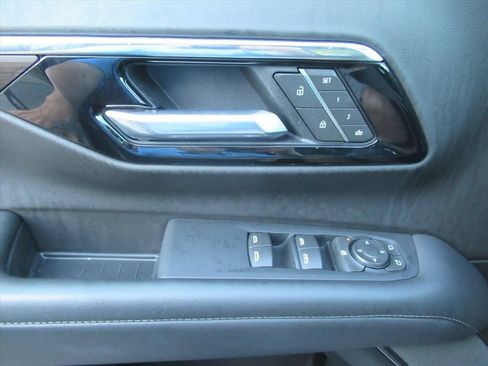 Used 2025 Chevrolet Tahoe Z71 AWD/4WD image 19