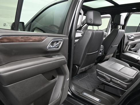 Used 2024 Chevrolet Tahoe Z71 w/ Luxury Package AWD/4WD image 15