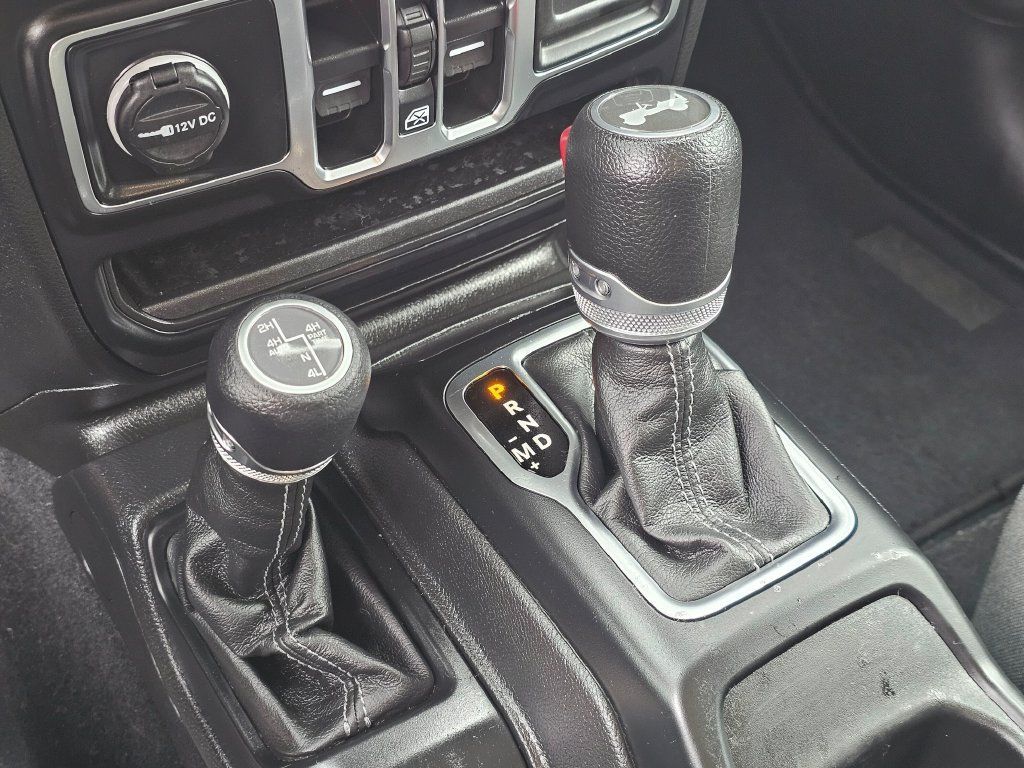 Used 2024 Jeep Wrangler Unlimited AWD/4WD image 32