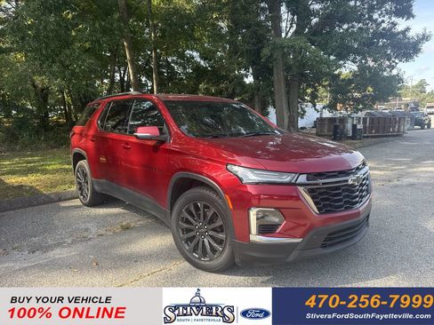 Used 2023 Chevrolet Traverse RS FWD image 1