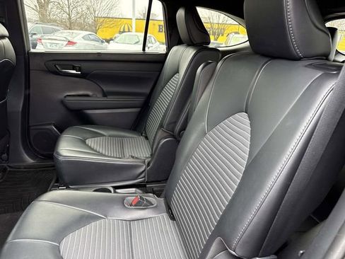 Used 2021 Toyota Highlander XSE image 16