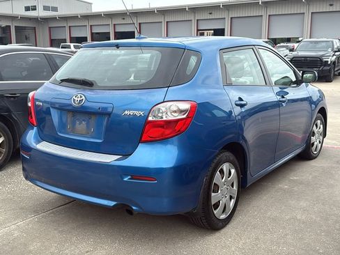 Used 2009 Toyota Matrix FWD image 3