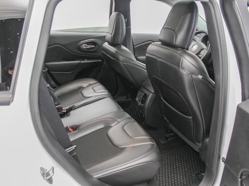 Used 2019 Jeep Cherokee Trailhawk w/ Comfort/Convenience Group AWD/4WD image 19