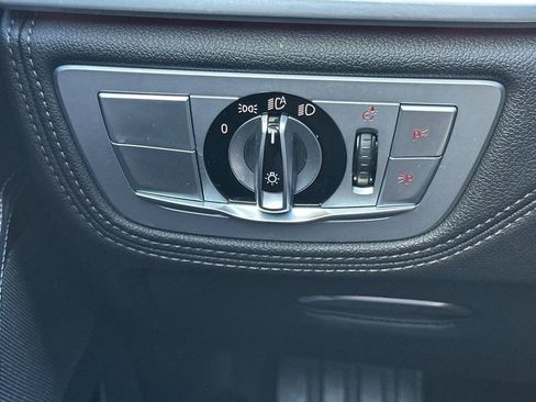 Used 2022 BMW 740i w/ Premium Package RWD image 31