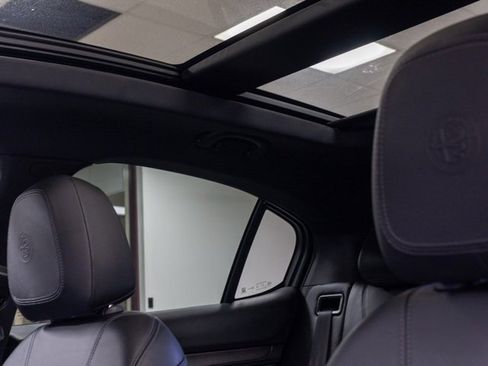 Used 2022 Alfa Romeo Stelvio Ti image 21
