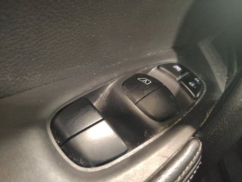 Used 2019 Nissan Rogue S w/ Special Edition Package FWD image 27