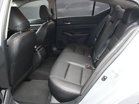 Used 2025 Nissan Altima 2.5 SR FWD image 9