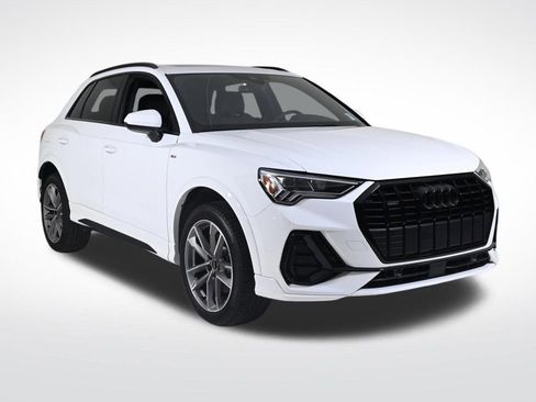 Used 2025 Audi Q3 2.0T Premium w/ Black Optic Sport Package image 7