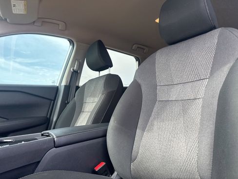 Used 2024 Nissan Rogue SV FWD image 40