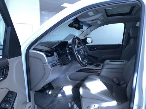 Used 2018 GMC Yukon XL SLT w/ Open Road Package image 2