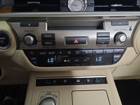 Used 2013 Lexus ES 300h w/ Luxury Pkg FWD image 20