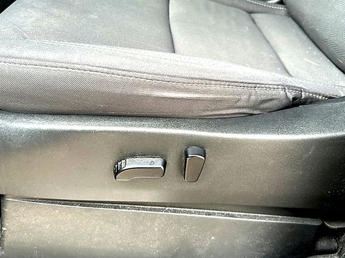 Used 2023 Nissan Frontier SV w/ Midnight Edition Package image 15