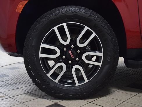 Used 2024 GMC Yukon AT4 AWD/4WD image 30