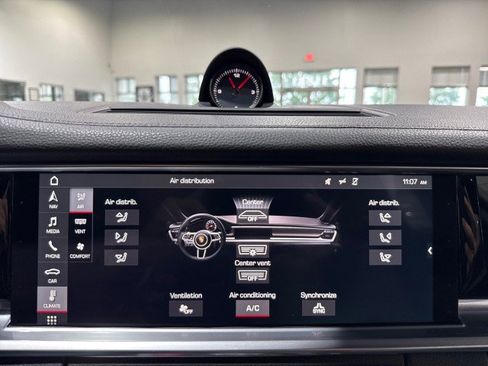 Used 2018 Porsche Panamera RWD image 80
