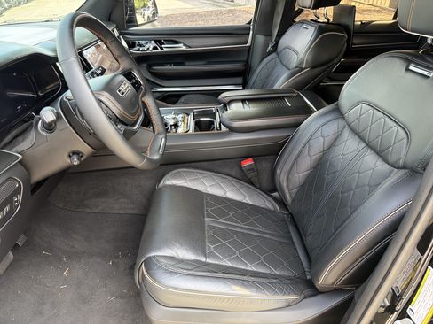 Used 2024 Jeep Grand Wagoneer Series III w/ Rear Seat Video Group 1 AWD/4WD image 10