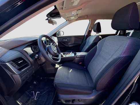 Used 2023 Nissan Rogue SV image 18