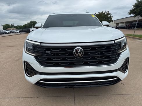 Used 2024 Volkswagen Atlas Cross Sport SEL R-Line image 2