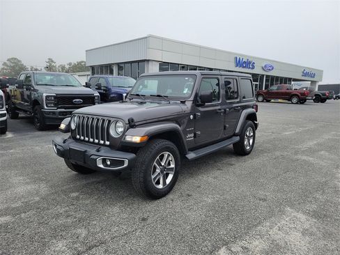 Used 2018 Jeep Wrangler Unlimited Sahara image 4