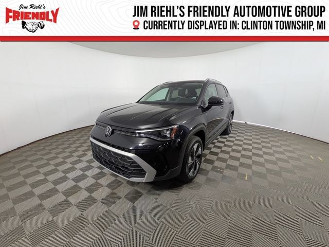 Used 2025 Volkswagen Taos SE AWD/4WD image 1