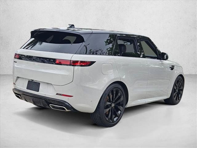 Used 2025 Land Rover Range Rover Sport Dynamic SE AWD/4WD image 5