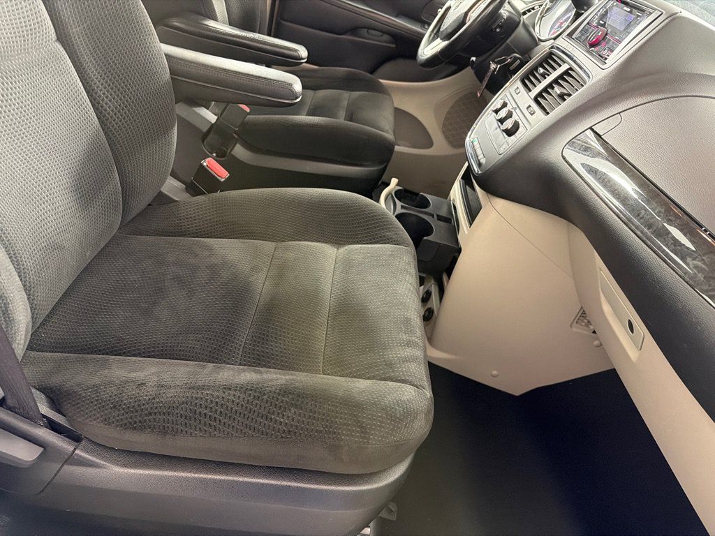 Used 2016 Dodge Grand Caravan American Value Package w/ UConnect Hands-Free Group FWD image 20