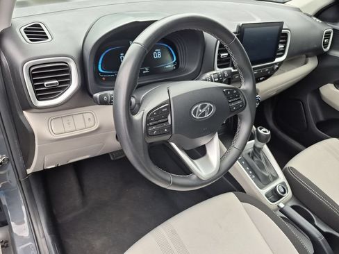 Used 2025 Hyundai Venue SEL FWD image 15