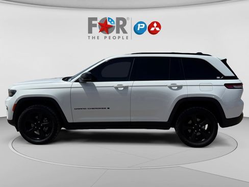 Used 2023 Jeep Grand Cherokee Altitude RWD image 2
