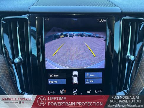 Used 2021 Volvo XC60 T5 Momentum w/ Premium Package image 9