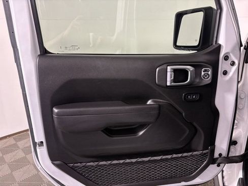 Used 2024 Jeep Gladiator Rubicon w/ Convenience Group AWD/4WD image 20