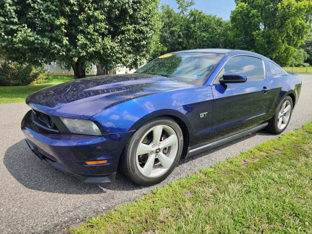 Used 2010 Ford Mustang GT RWD image 2