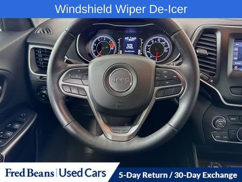 Used 2019 Jeep Cherokee Latitude Plus w/ Cold Weather Group AWD/4WD image 12