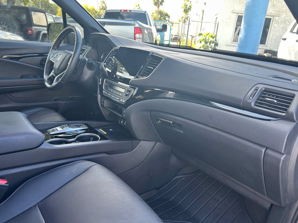 Used 2025 Honda Passport Black Edition image 29