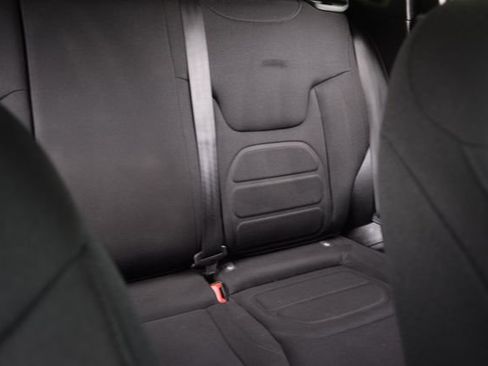 Used 2019 Jeep Renegade Latitude w/ Cold Weather Group AWD/4WD image 16