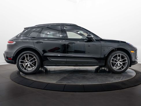 Certified 2024 Porsche Macan AWD/4WD image 8