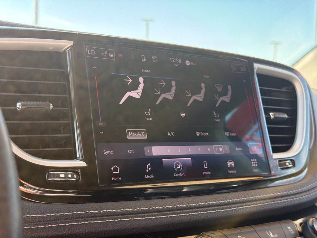 Used 2023 Chrysler Pacifica Touring-L FWD image 31
