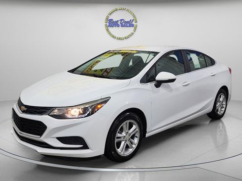 Used 2017 Chevrolet Cruze LT image 1