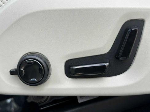 Used 2025 Volvo XC90 B6 Ultra w/ Lounge Package image 26