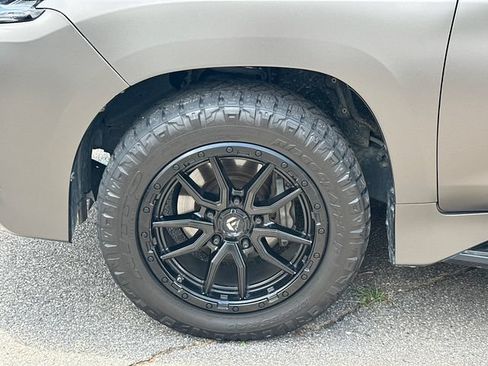 Used 2016 Lexus LX 570 4WD w/ Luxury Package image 13